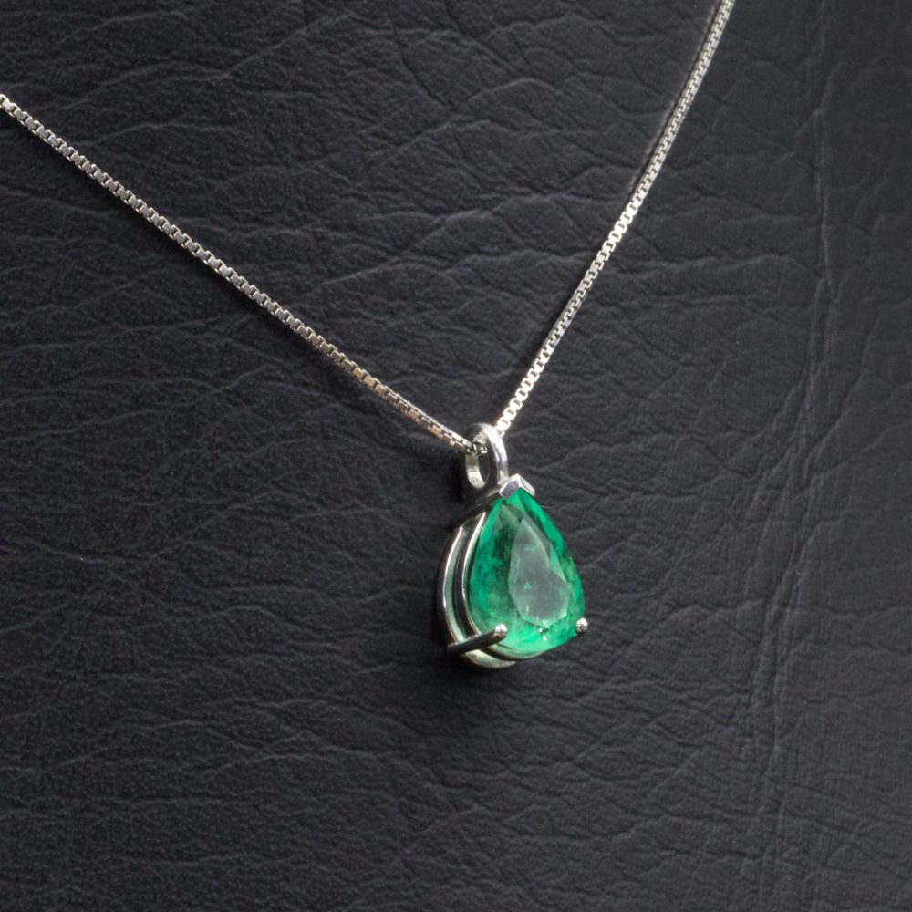 Dije Esmeralda Gota en Plata