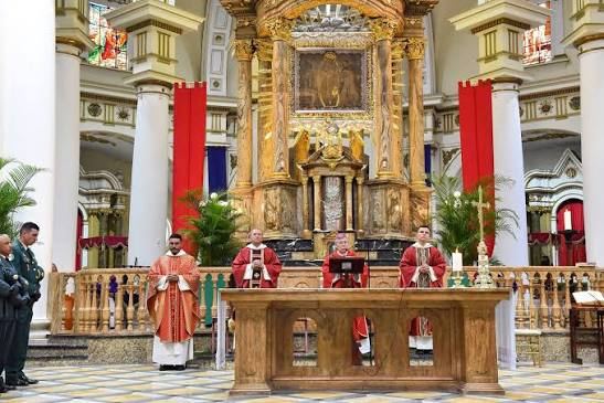 Camino Virgen Del Peregrino — Ceremonia religiosa en la basílica